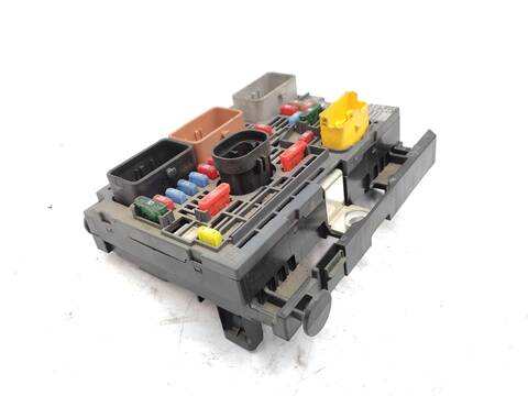 Foto 2ª: Caja Reles Fusibles Peugeot 308 1.6 HDI 112CV 82KW [9H05] (2012)