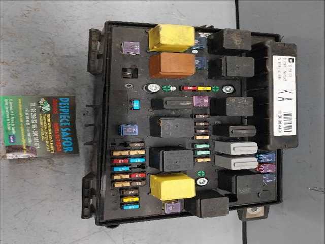 Caja Reles Fusibles Opel Zafira 1.9 D