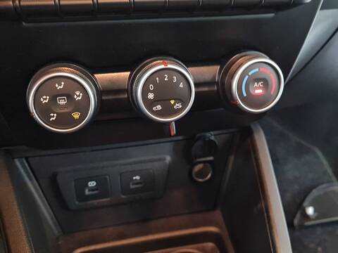 Foto 2ª: Mando Calefacción A. A. Dacia Duster 1.5 DCI 115 4X4 114CV 84KW [K9K 874] (2024)
