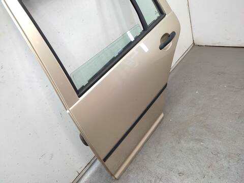 Foto 3ª: Puerta Trasera Izquierda Volkswagen Golf 1.6 16V 105CV 77KW [AZD] (2001)