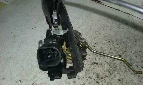 Foto 2ª: Cerradura Puerta Trasera Izquierda Toyota Rav4 2.0 16V CAT 150CV 110KW [1AZFE] (2002)