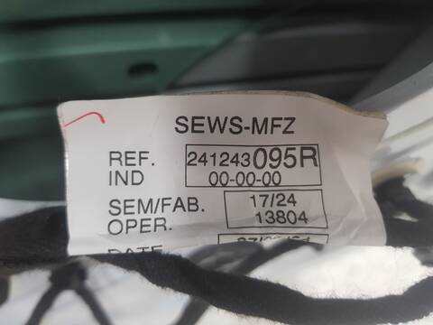 Foto 3ª: Puerta Delantera Derecha Renault Clio SIN DEFINIR
