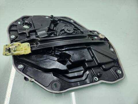 Foto 3ª: Elevalunas Manual Trasero Izquierdo Bmw Serie 1 114 M135I XDRIVE 306CV 225KW [B48E] (2022)