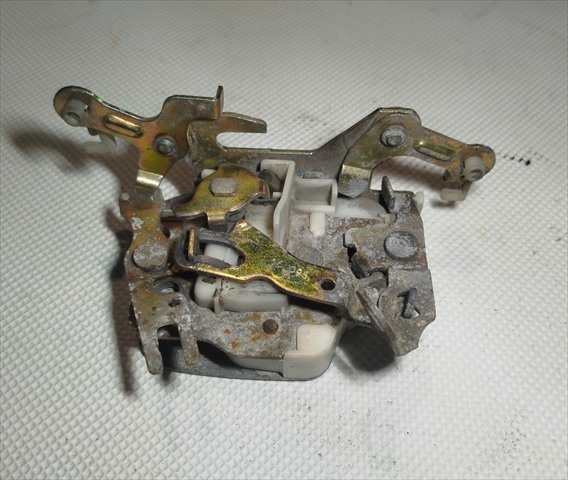 Foto 3ª: Cerradura Puerta Trasera Izquierda Nissan Patrol 3.3 D SD33 (1987)