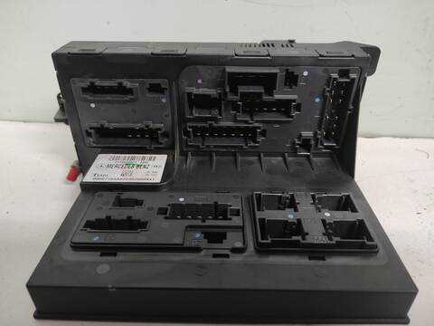 Foto 2ª: Caja Reles Fusibles Mercedes Clase E 180 647961 BERLINA (2003)