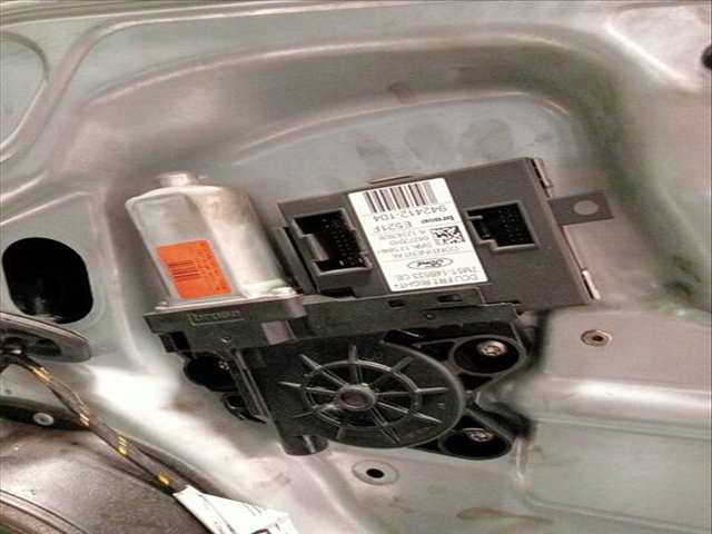 Foto 2ª: Elevalunas Eléctrico Delantero Derecho Ford Kuga BAQUEIRA BERET 136CV (2008)