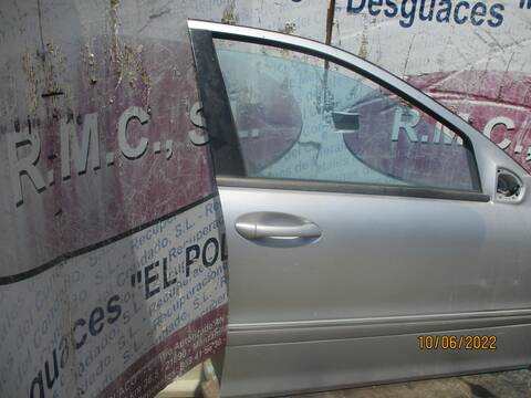 Foto 4ª: Puerta Delantera Derecha Mercedes Clase C 160 200 CDI 203.004) BERLINA 116CV 85KW [611962] (2000)