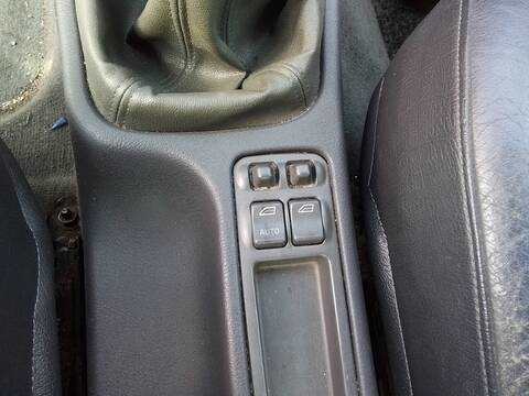 Foto 3ª: Botonera Elevalunas Volvo S40 TD BERLINA 90CV 66KW [D4192T] (1999)