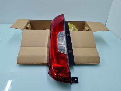 Foto 1ª: Piloto Trasero Izquierdo Fiat Doblo EASY 95CV 70KW [263A7000] (2015)