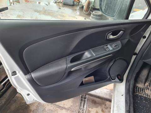 Foto 3ª: Asientos Traseros Renault Clio ZEN 89CV 66KW [H4B400] (2015)