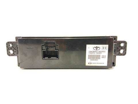 Foto 2ª: Pantalla Multifuncion Chevrolet Captiva 2.0 VCDI LT 150CV (2006)