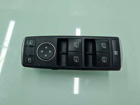 Botonera Elevalunas Mercedes Clase A 140 A 45 AMG 4-MATIC 176.052) 381CV 280KW