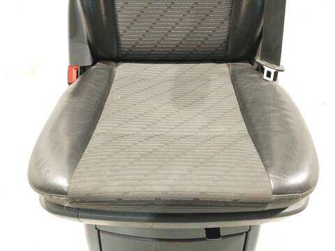 Foto 3ª: Asientos Traseros Volkswagen Multivan 2.0 BITDI 4MOTION 180CV 132KW [CFCA] (2012)