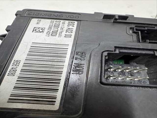 Foto 2ª: Caja Reles Fusibles Peugeot 407 VERSION INDEFINIDA