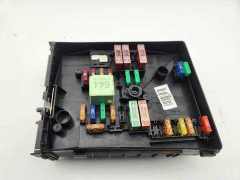 Foto 2ª: Caja Reles Fusibles Audi A3 2.0 TDI AMBIENTE 140CV 103KW [CFFB] (2003)