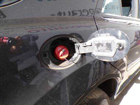 Foto 1ª: Tapa Exterior Combustible Mercedes Clase ML 230 642940 (2008)