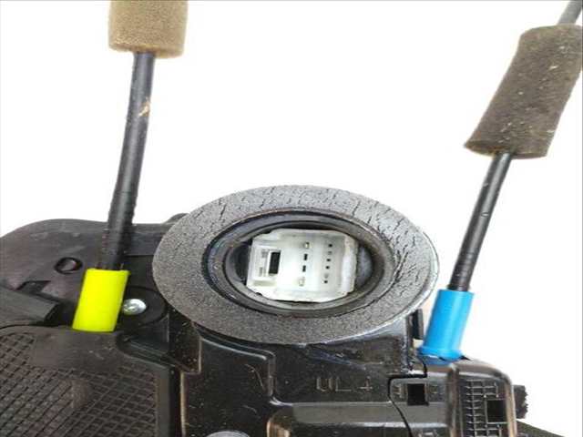 Foto 3ª: Cerradura Puerta Trasera Izquierda Toyota Avensis 2.0 D-4D ADT270_ ADT270R) (2008)