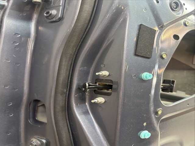 Foto 3ª: Puerta Delantera Derecha Land Rover Discovery 150 CV 110KW [204DTY] (2021)