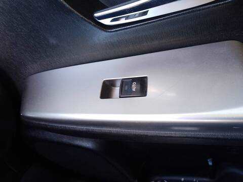 Foto 3ª: Botonera Elevalunas Toyota Prius ADVANCE 99CV 73KW [2ZR] (2016)