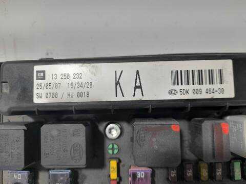 Foto 2ª: Caja Reles Fusibles Opel Astra COSMO 120CV 88KW [Z19DT] (2008)