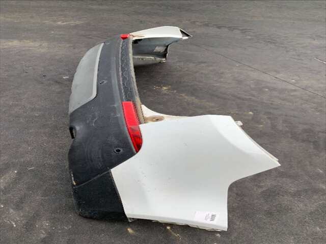 Foto 3ª: Paragolpes Trasero Land Rover Discovery 2.0 DTD 179CV 0CV [204DTD] (2018)