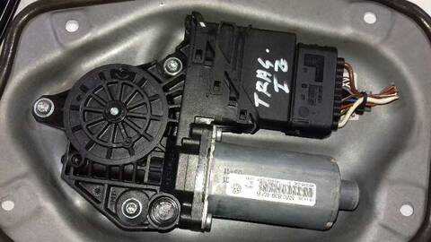 Foto 3ª: Elevalunas Manual Trasero Izquierdo Volkswagen Golf 1.9 TDI 105CV 77KW [BKC] (2006)