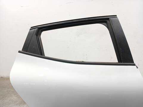 Foto 3ª: Puerta Trasera Derecha Renault Clio 1.0 LPG B7MT) 91CV 67KW [H4D470] (2024)