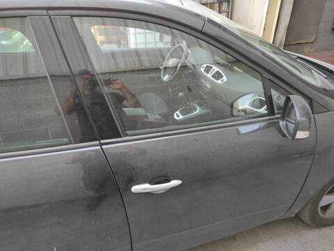 Puerta Delantera Derecha Renault Scenic K9K832