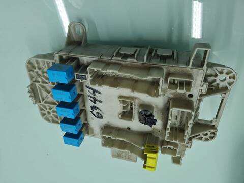 Caja Reles Fusibles Toyota Rav4 2.0 D-4D EXECUTIVE 4X4 2003 ) 116CV 85KW