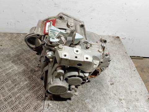 Foto 4ª: Caja Cambios Volkswagen Passat ADVANCE 4MOTION BERLINA 140CV 103KW [BKP] (2005)