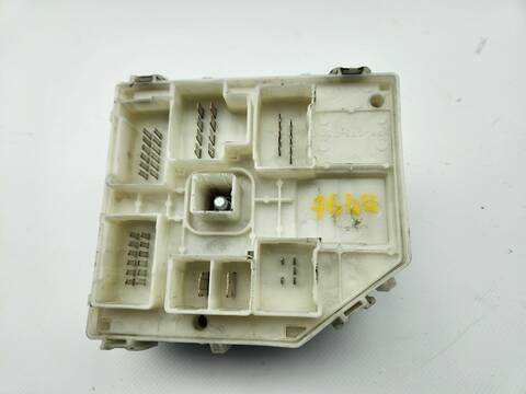 Caja Reles Fusibles Toyota Rav4 2.0 D-4D EXECUTIVE 4X4 2003 ) 116CV 85KW