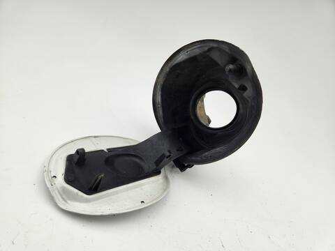 Foto 2ª: Tapa Exterior Combustible Bmw Serie 1 114 118D 150CV 110KW [B47D20A] (2017)