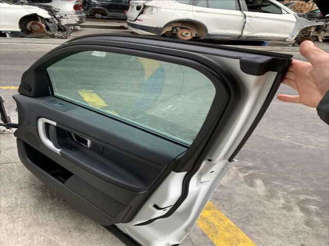 Foto 2ª: Puerta Delantera Derecha Land Rover Discovery 2.0 DTD 179CV 0CV [204DTD] (2018)