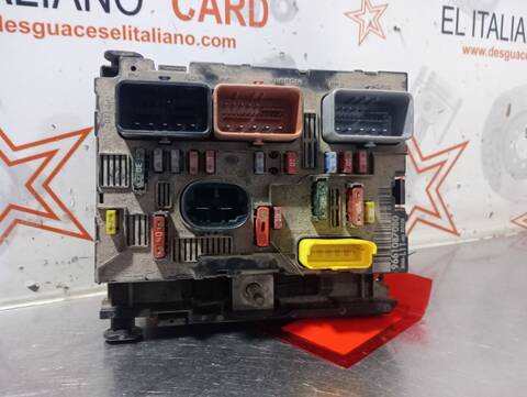 Foto 3ª: Caja Reles Fusibles Peugeot 307 SW XSI 109CV 80KW [9HZ] (2006)