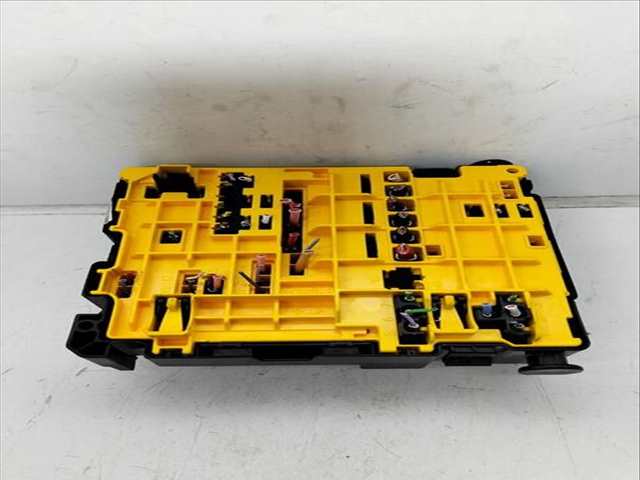 Foto 3ª: Caja Reles Fusibles Peugeot 208 1.2 PURETECH 101CV (2019)