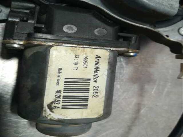 Foto 3ª: Elevalunas Manual Trasero Derecho Nissan Qashqai BACKSTAGE 4X4 150CV 110KW [M9R832] (2007)