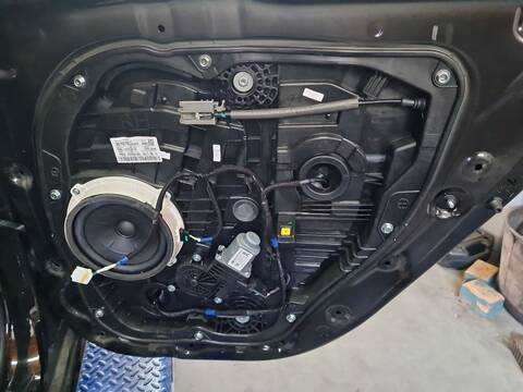 Foto 1ª: Elevalunas Manual Trasero Derecho Hyundai i30 2.0 N 275CV 202KW [G4KH] (2018)