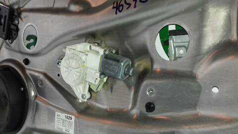 Foto 2ª: Elevalunas Eléctrico Delantero Derecho Mercedes Clase E 180 2.1 CDI CAT 170CV 125KW [651924] (2009)