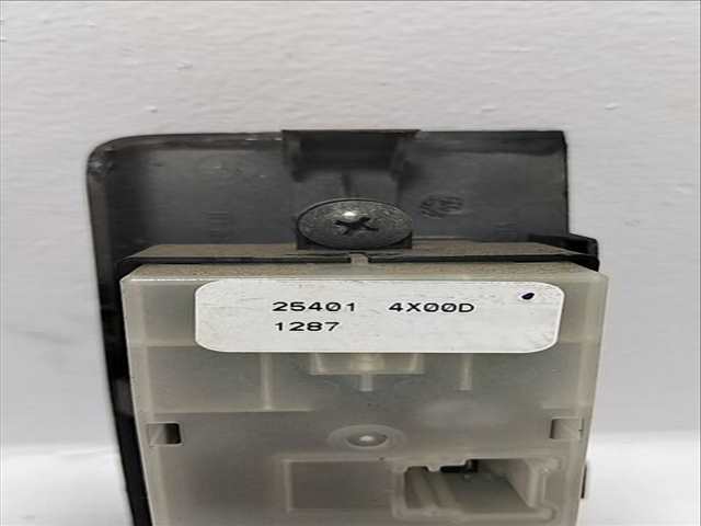 Foto 3ª: Botonera Elevalunas Nissan Navara 2.5 DCI DIESEL CAT 171CV (2005)