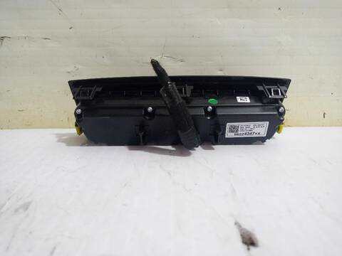 Foto 3ª: Mando Climatizador Opel Grandland DESIGN LINE 131CV (2017)