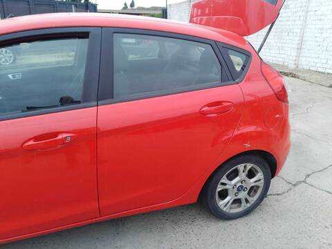 Foto 3ª: Puerta Trasera Izquierda Ford Fiesta BLACK EDITION 100CV 74KW [SFJB] (2013)