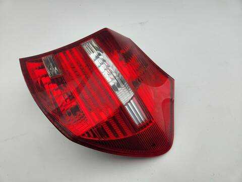 Foto 4ª: Piloto Trasero Derecho Bmw Serie 1 114 118D BERLINA 143CV 105KW [N47D20A] (2013)