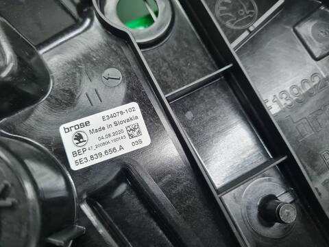 Foto 3ª: Elevalunas Manual Trasero Derecho Skoda Octavia AMBITION 116CV 85KW [DSUD] (2020)