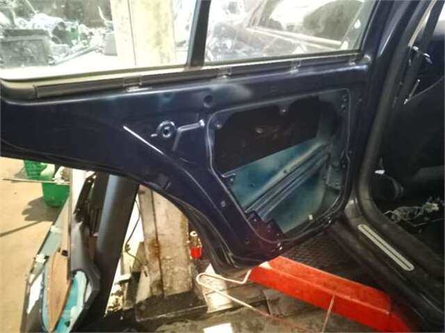 Foto 3ª: Puerta Trasera Izquierda Volkswagen Bora 1.9 HIGHLINE [1.9 LTR. - 81 KW TDI] [ASV]