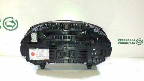 Foto 2ª: Cuadro de Instrumentos Mercedes Clase V 200 136CV 100KW (2014)