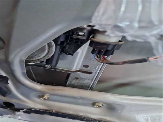Foto 1ª: Elevalunas Eléctrico Delantero Derecho Mitsubishi Montero 3.2 DI-D V88W V98W) 160CV 118KW [4M41] (2007)