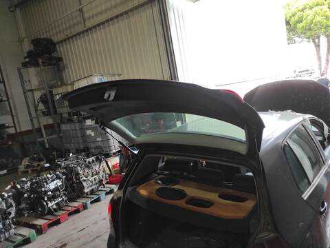 Portón Volkswagen Golf BKD