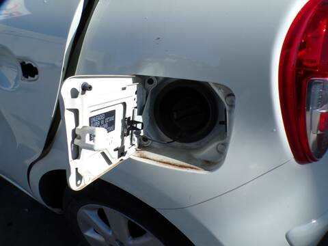 Tapa Exterior Combustible Nissan Micra HR12