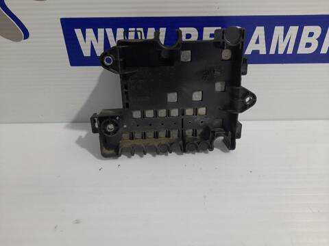 Foto 2ª: Caja Reles Fusibles Iveco Daily 2.3 DIESEL CAT 126CV (2014)