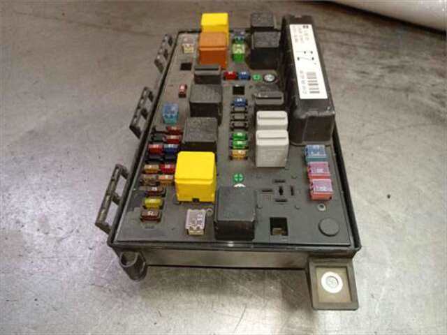 Foto 3ª: Caja Reles Fusibles Opel Astra 1.9 ELEGANCE [1.9 LTR. - 110 KW 16V CDTI CAT (Z 19 DTH - LRD)]